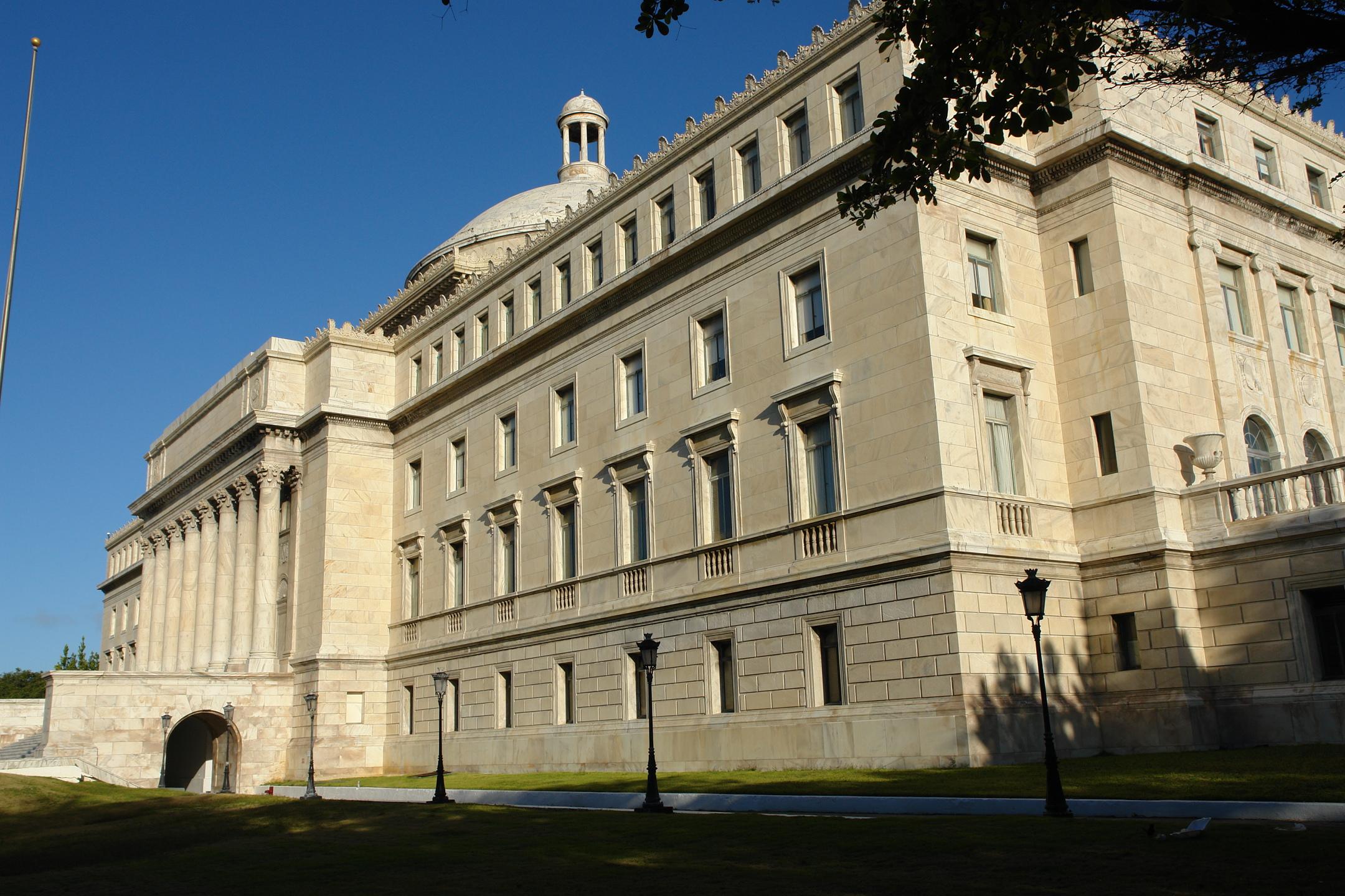 Capitolio de Puerto Rico - San Juan (Puerta de Tierra) - 2011 00021